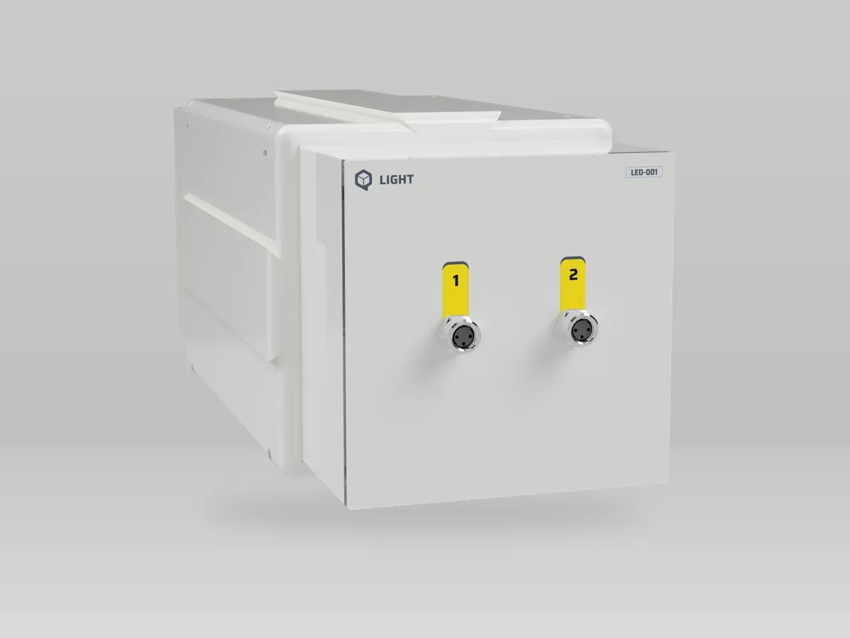 QB Light (2 outputs), angled view